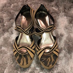 💗 Super cute block heel sandals 💗